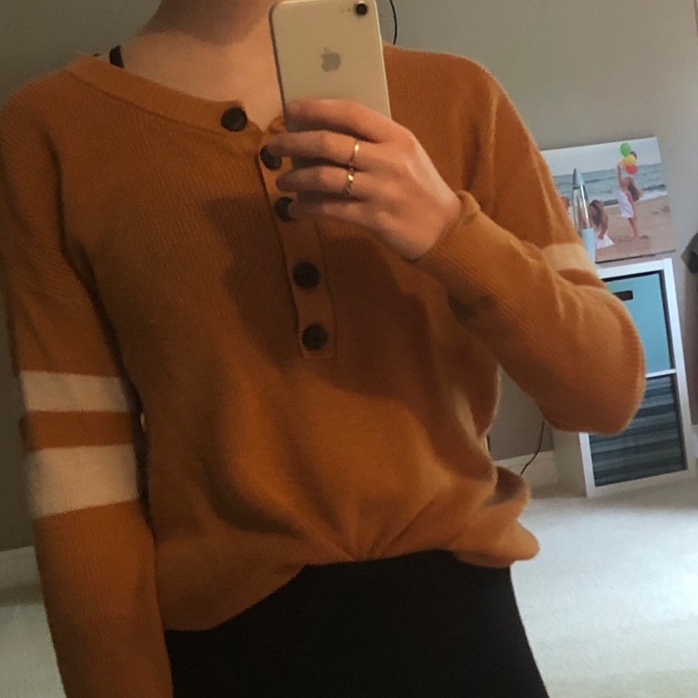 🍂 AE Buttoned Sweater 🍂 - Picture 2 of 4